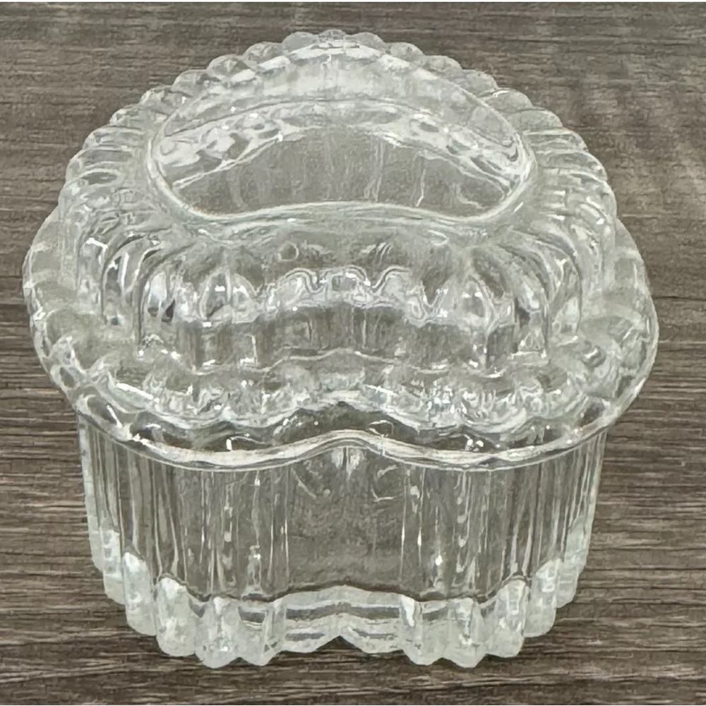 Vintage HOMCO Trinket Jewelry Box Heart-Shaped Cut Glass With Lid Romantic - Picture 4 of 12
